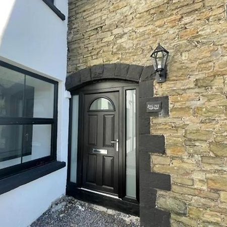 Spacious Two Bedroom Apartment With Valley Views Abertillery Eksteriør billede