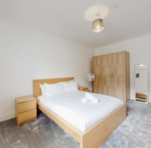Spacious Two Bedroom Apartment With Valley Views Abertillery Eksteriør billede