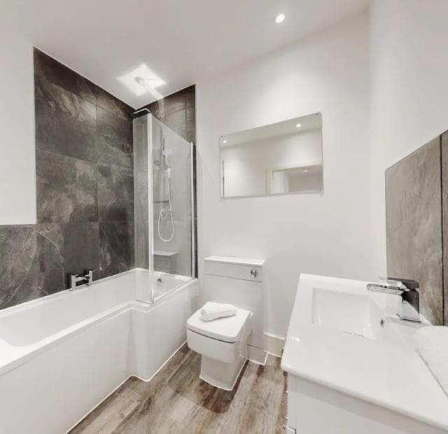 Spacious Two Bedroom Apartment With Valley Views Abertillery Eksteriør billede