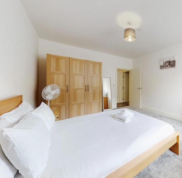 Spacious Two Bedroom Apartment With Valley Views Abertillery Eksteriør billede