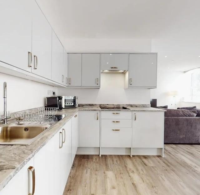 Spacious Two Bedroom Apartment With Valley Views Abertillery Eksteriør billede