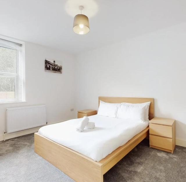 Spacious Two Bedroom Apartment With Valley Views Abertillery Eksteriør billede