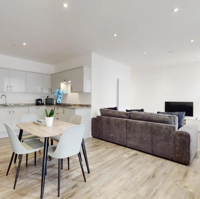Spacious Two Bedroom Apartment With Valley Views Abertillery Eksteriør billede
