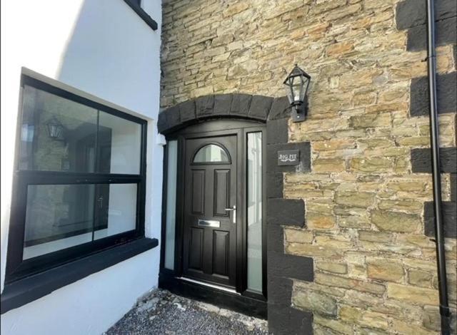 Spacious Two Bedroom Apartment With Valley Views Abertillery Eksteriør billede